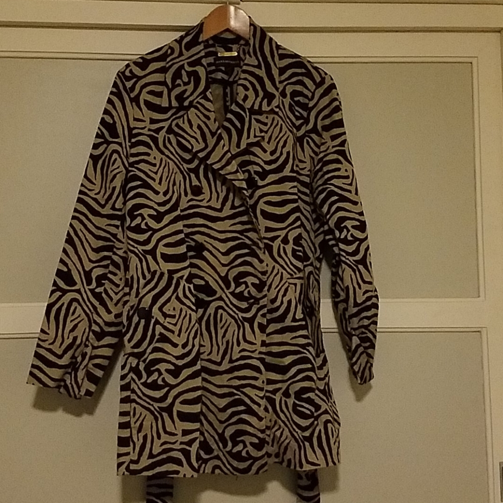 Dana Buchman women's trench coat